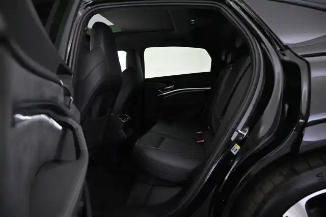 Musta Maastoauto, Audi Q8 e-tron – VAR-36078