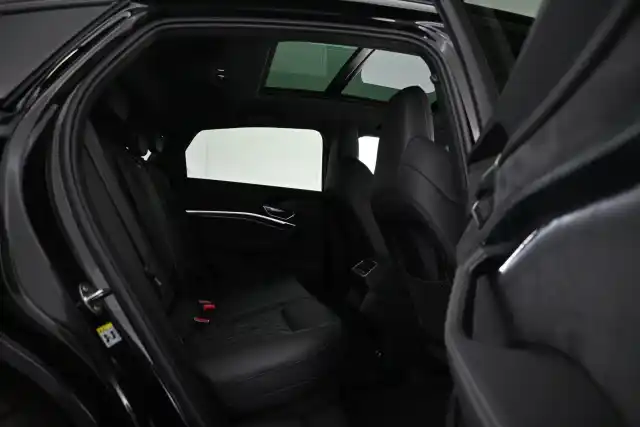 Musta Maastoauto, Audi Q8 e-tron – VAR-36078