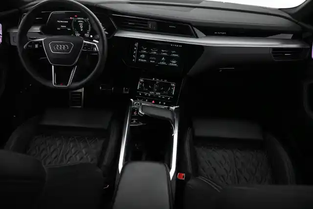 Musta Maastoauto, Audi Q8 e-tron – VAR-36078