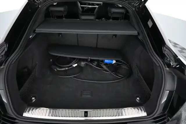 Musta Maastoauto, Audi Q8 e-tron – VAR-36078