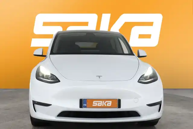 Valkoinen Maastoauto, Tesla Model Y – VAR-36288