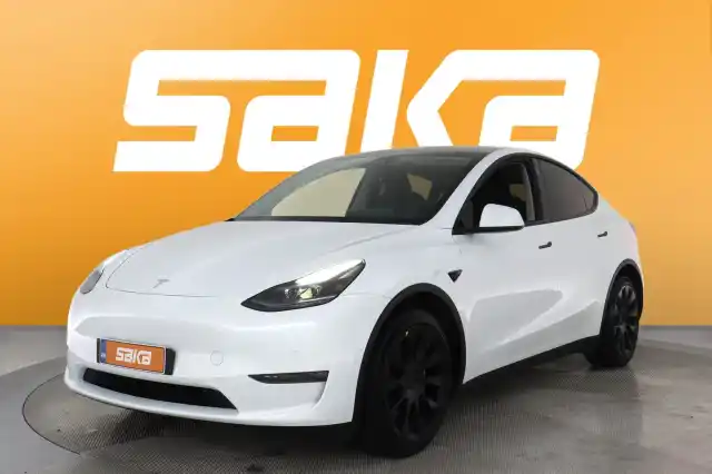 Valkoinen Maastoauto, Tesla Model Y – VAR-36288