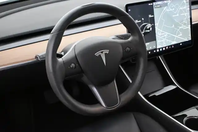 Musta Sedan, Tesla Model 3 – VAR-36291