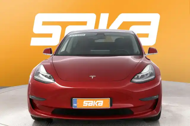 Punainen Sedan, Tesla Model 3 – VAR-36381