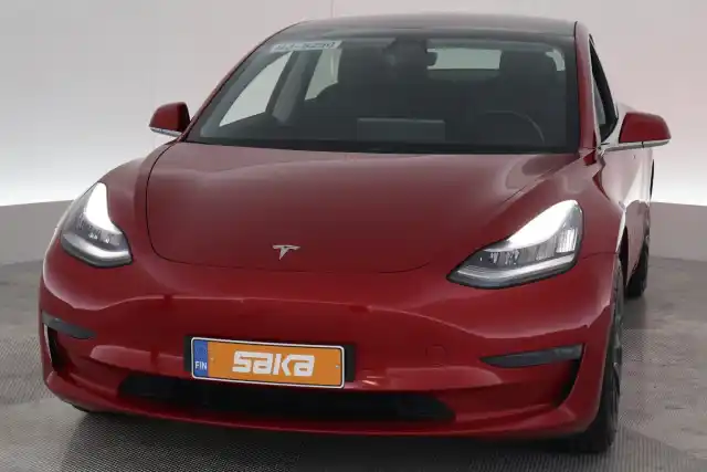 Punainen Sedan, Tesla Model 3 – VAR-36381