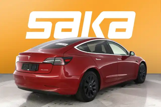 Punainen Sedan, Tesla Model 3 – VAR-36381