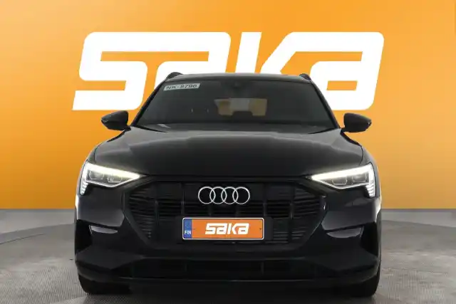 Musta Maastoauto, Audi e-tron – VAR-36402