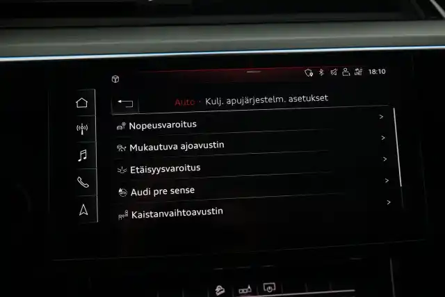 Musta Maastoauto, Audi e-tron – VAR-36402