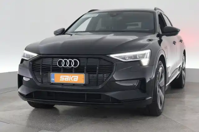 Musta Maastoauto, Audi e-tron – VAR-36402