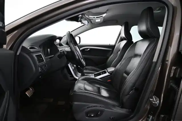 Ruskea Farmari, Volvo XC70 – VAR-36429