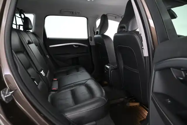Ruskea Farmari, Volvo XC70 – VAR-36429