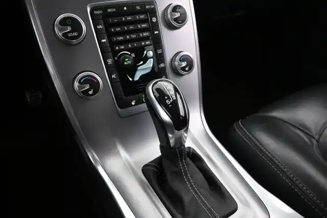 Ruskea Farmari, Volvo XC70 – VAR-36429