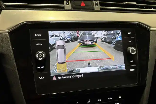 Valkoinen Farmari, Volkswagen Passat – VAR-36561