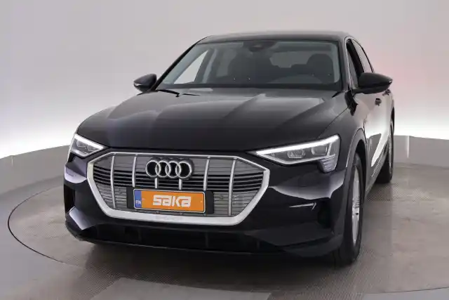 Musta Maastoauto, Audi e-tron – VAR-36575