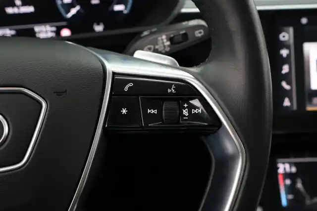 Musta Maastoauto, Audi e-tron – VAR-36581