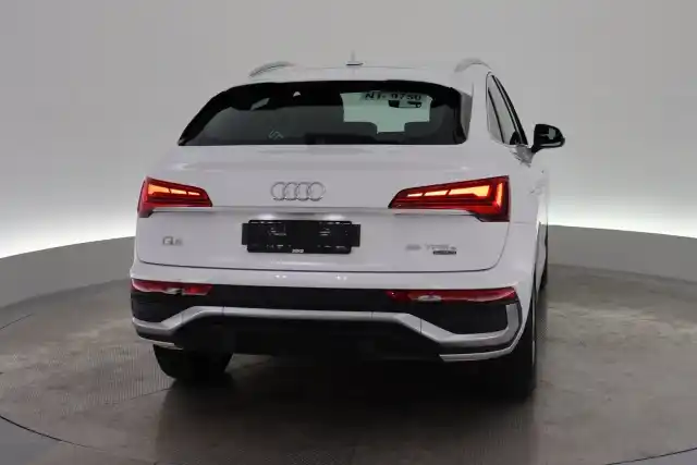 Valkoinen Maastoauto, Audi Q5 – VAR-36592