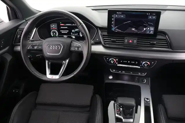 Valkoinen Maastoauto, Audi Q5 – VAR-36592