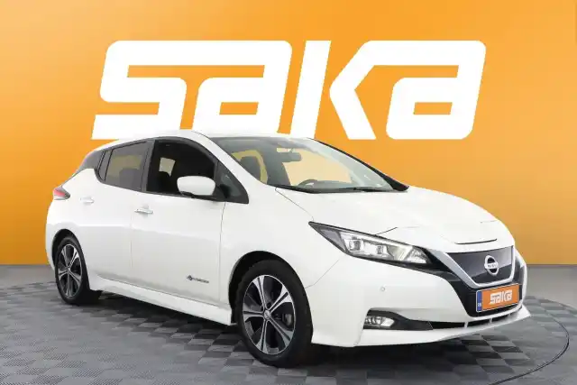 Valkoinen Viistoperä, Nissan Leaf – VAR-36604