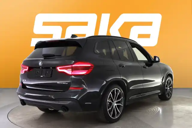 Musta Maastoauto, BMW X3 – VAR-36667