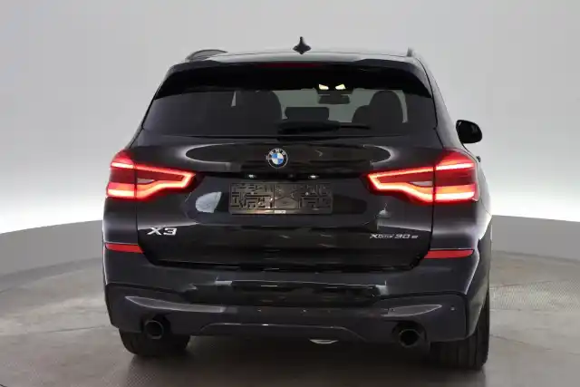 Musta Maastoauto, BMW X3 – VAR-36667