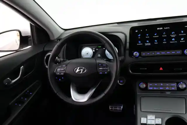 Valkoinen Maastoauto, Hyundai KONA ELECTRIC – VAR-36716