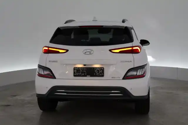 Valkoinen Maastoauto, Hyundai KONA ELECTRIC – VAR-36716