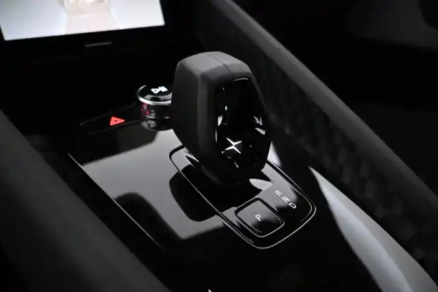 Harmaa Sedan, Polestar 2 – VAR-37007