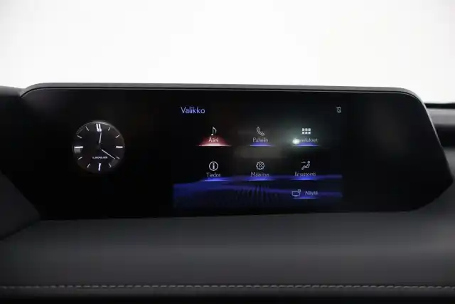 Valkoinen Maastoauto, Lexus UX – VAR-37021