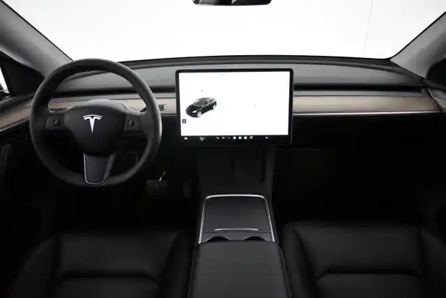 Musta Maastoauto, Tesla Model Y – VAR-37065