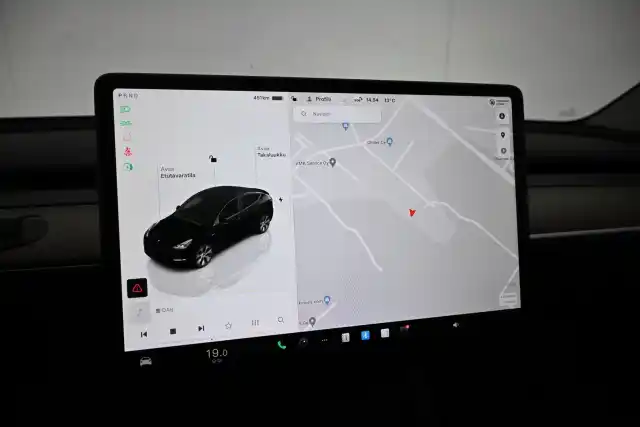 Musta Maastoauto, Tesla Model Y – VAR-37065