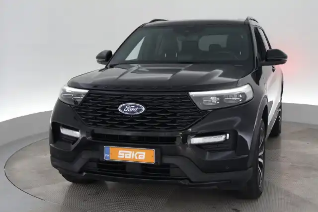 Musta Maastoauto, Ford Explorer – VAR-37106