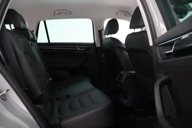 Harmaa Maastoauto, Skoda Kodiaq – VAR-37160