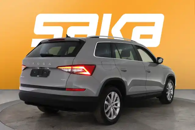 Harmaa Maastoauto, Skoda Kodiaq – VAR-37160