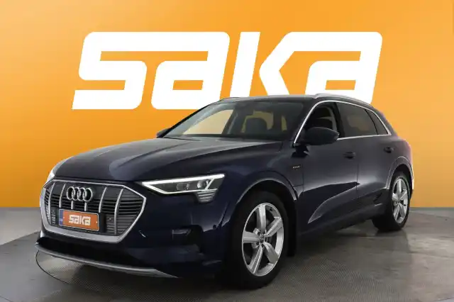 Sininen Maastoauto, Audi e-tron – VAR-37213