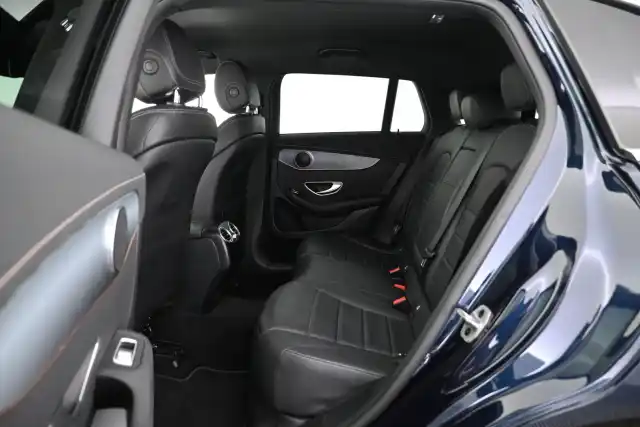 Sininen Maastoauto, Mercedes-Benz EQC – VAR-37556