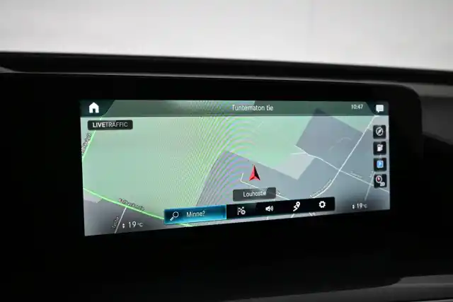 Sininen Maastoauto, Mercedes-Benz EQC – VAR-37556