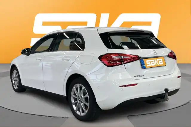 Valkoinen Viistoperä, Mercedes-Benz A – VAR-37818