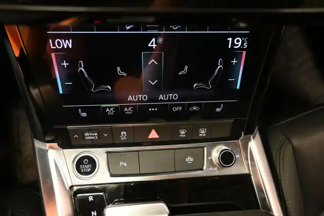 Musta Maastoauto, Audi e-tron – VAR-37883