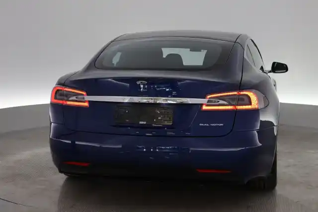 Sininen Sedan, Tesla Model S – VAR-379352