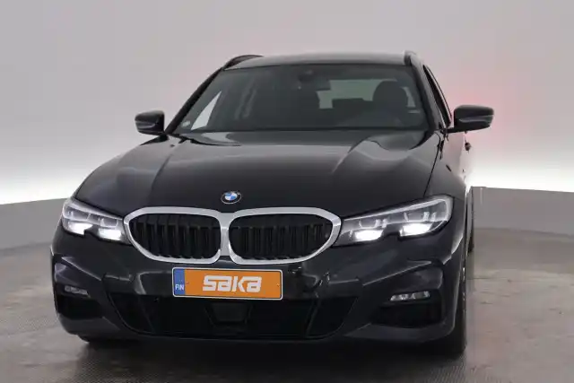 Musta Farmari, BMW 330 – VAR-37949