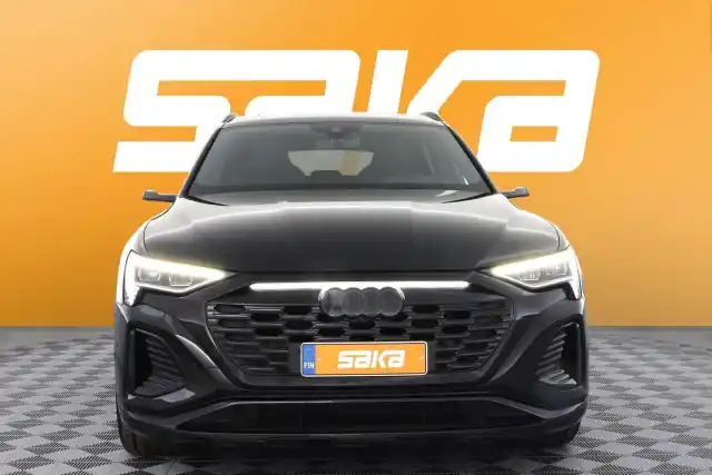 Musta Maastoauto, Audi Q8 e-tron – VAR-38019