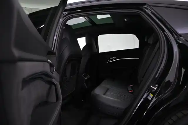 Musta Maastoauto, Audi Q8 e-tron – VAR-38019