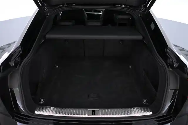 Musta Maastoauto, Audi Q8 e-tron – VAR-38019