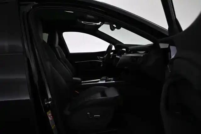 Musta Maastoauto, Audi Q8 e-tron – VAR-38019