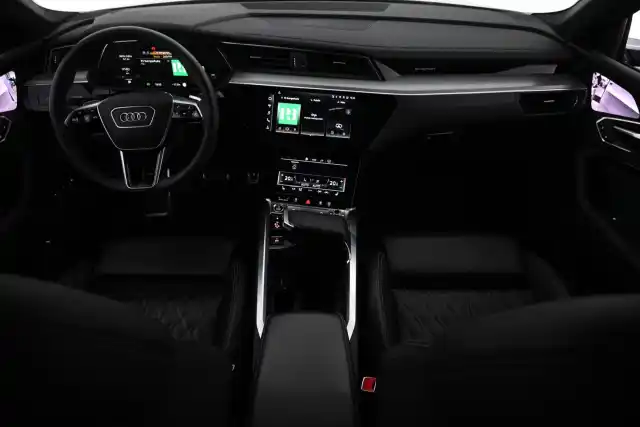 Musta Maastoauto, Audi Q8 e-tron – VAR-38019