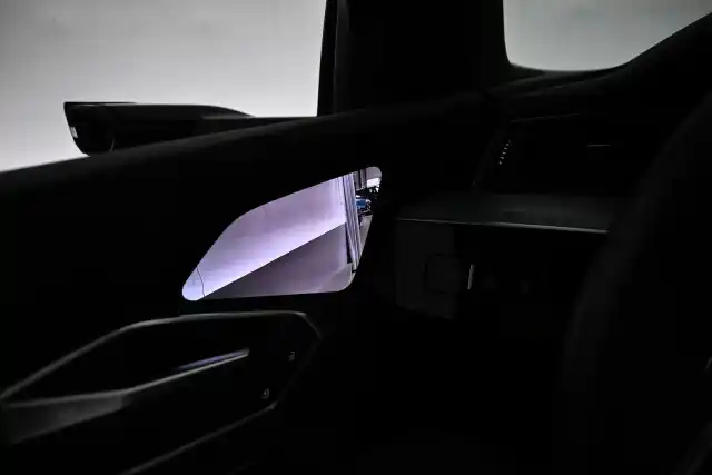 Musta Maastoauto, Audi Q8 e-tron – VAR-38019