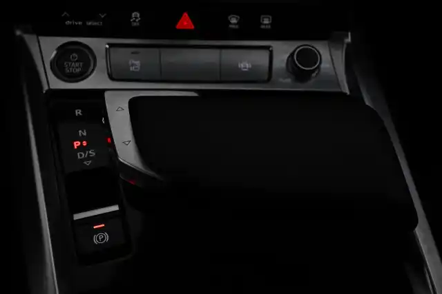 Musta Maastoauto, Audi Q8 e-tron – VAR-38019