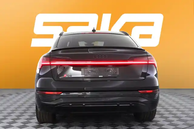 Musta Maastoauto, Audi Q8 e-tron – VAR-38019