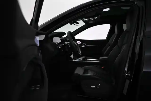 Musta Maastoauto, Audi Q8 e-tron – VAR-38019