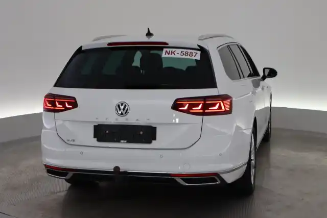 Valkoinen Farmari, Volkswagen Passat – VAR-38052